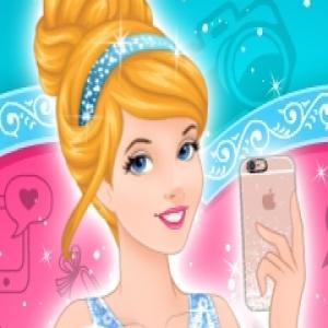 Cinderella Selfie Lover.